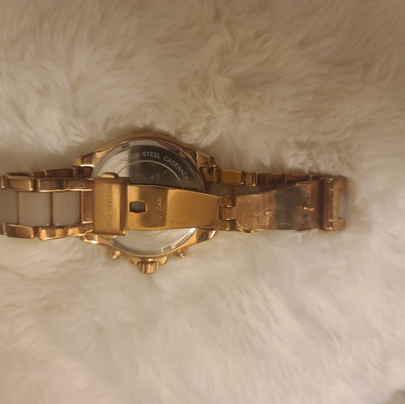Rose gold watch - Picture 3 of 4